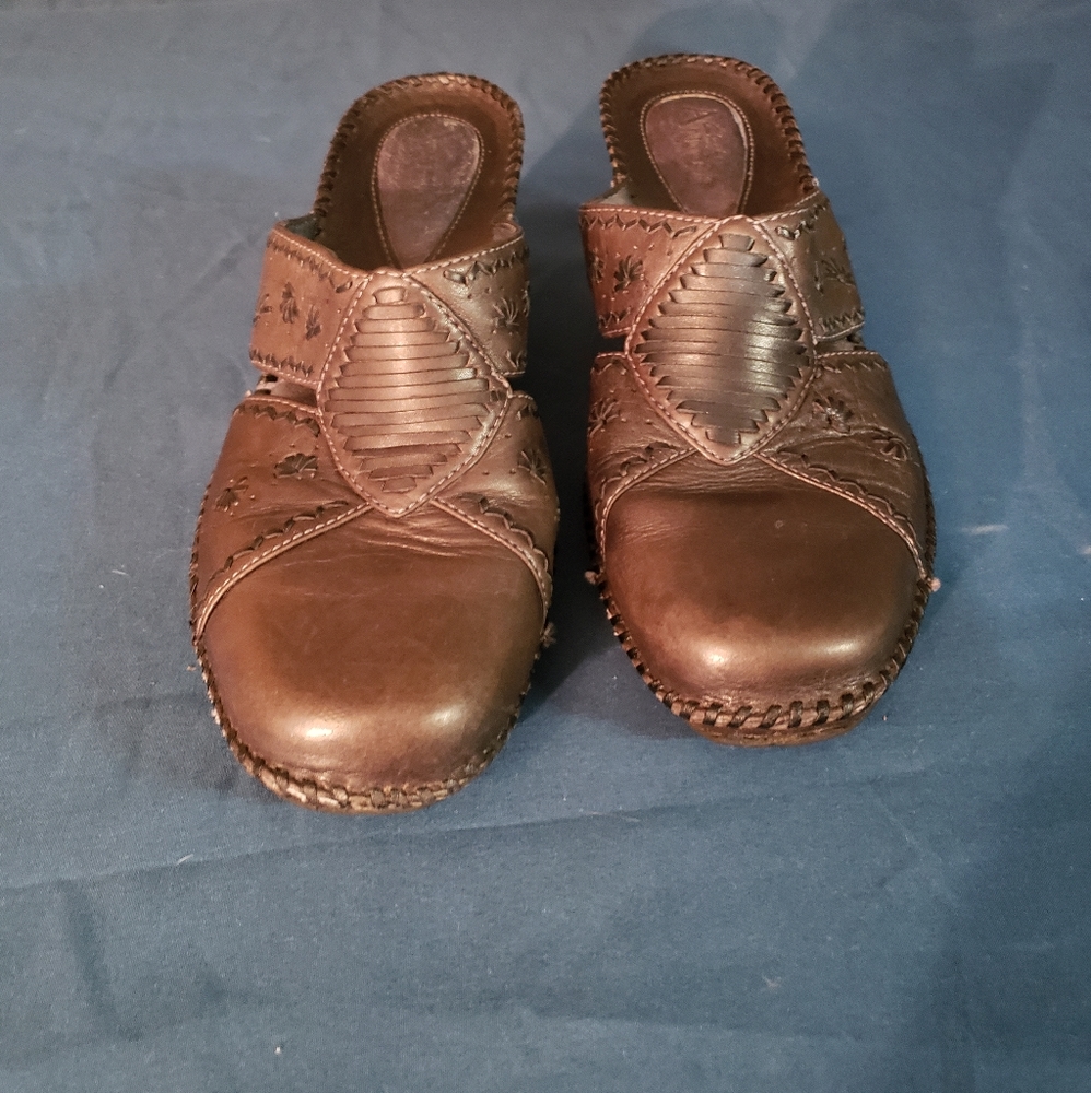 Clarks Artisan Collection Brown Sandals